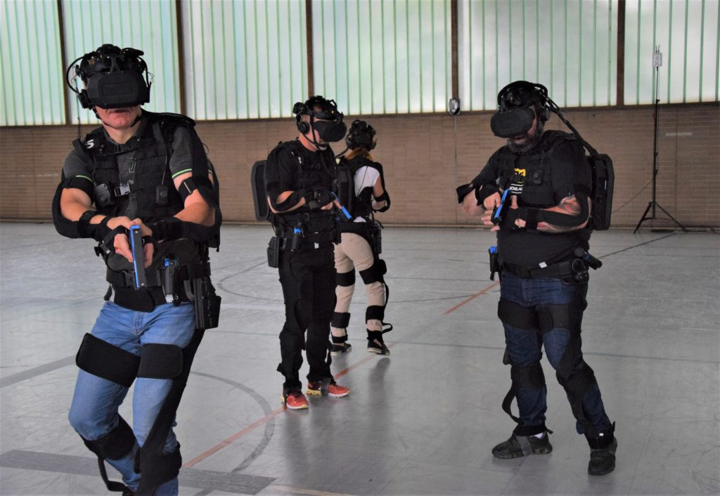 5 Police oficers in VR training
